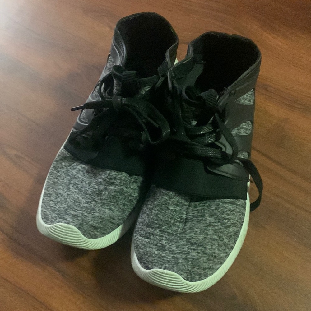 Running shoes